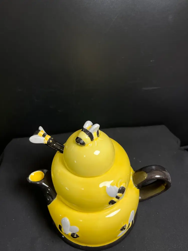 Houston Harvest Gift Production-Ceramic Bee Hive 4 Piece Ceramic Teapot, Honey Pot w/ Ceramic Spoon & Lid. Bees Bees Bees-Buzzzzzzzzzzz-Yellow & Black-Lot 60