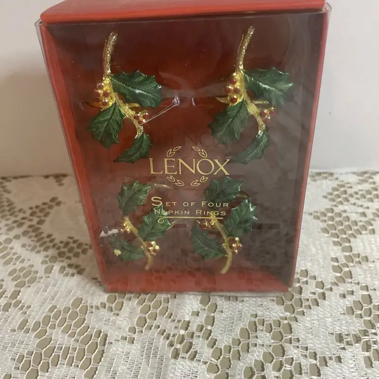 Lenox 7156 Green Holiday Holly Napkin Rings w/Box Classic Christmas 4 Pc
