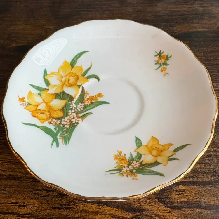 Royal Vale Bone China Replacement Saucer Yellow Daffodils Vintage Gold Trim
