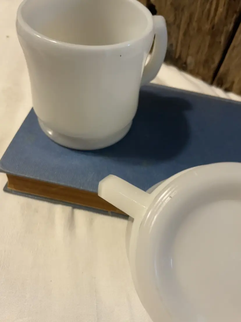 Set of 2 Anchor Hocking Milk Glass Coffee Mugs