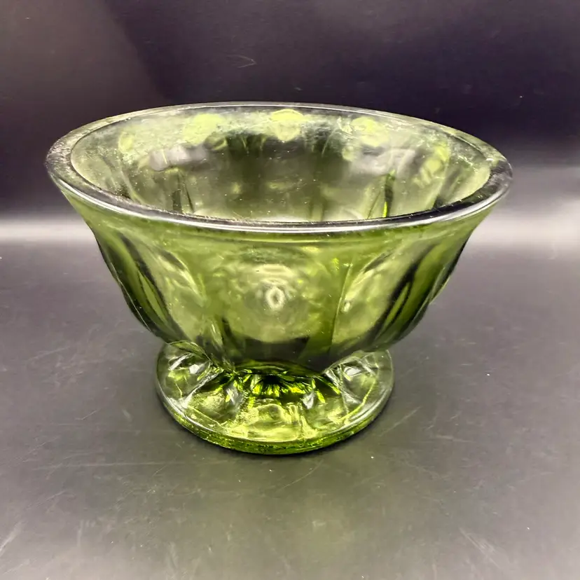 Vintage Anchor Hocking Fairfield Avacado Glass Bowl