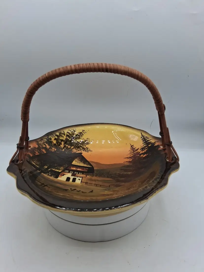 SMF Schramberg Majolika Handgemalt Reed Handled Shallow Bowl