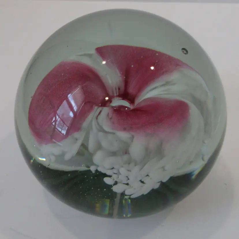 VINTAGE Glass Eye Studio MSH Ash Pink & White Flower Paperweight 1987 3" SIGNED
