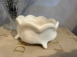 Cream Colored Pottery Bowl Basin with Footed Scalloped Edges