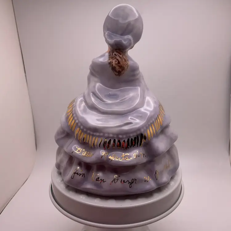 POW4 VTG Woman Figurine with Genie Lamp and Gold Accents 5.25” Ceramic