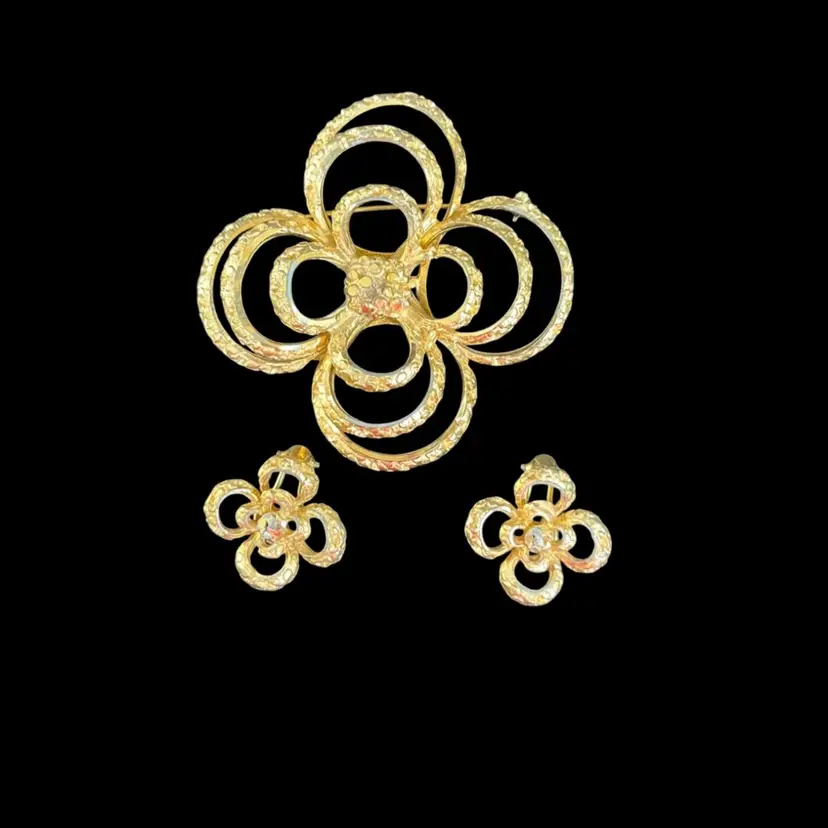 Gold Tone Textured, Abstract Floral Design Brooch w/ Clip Earring