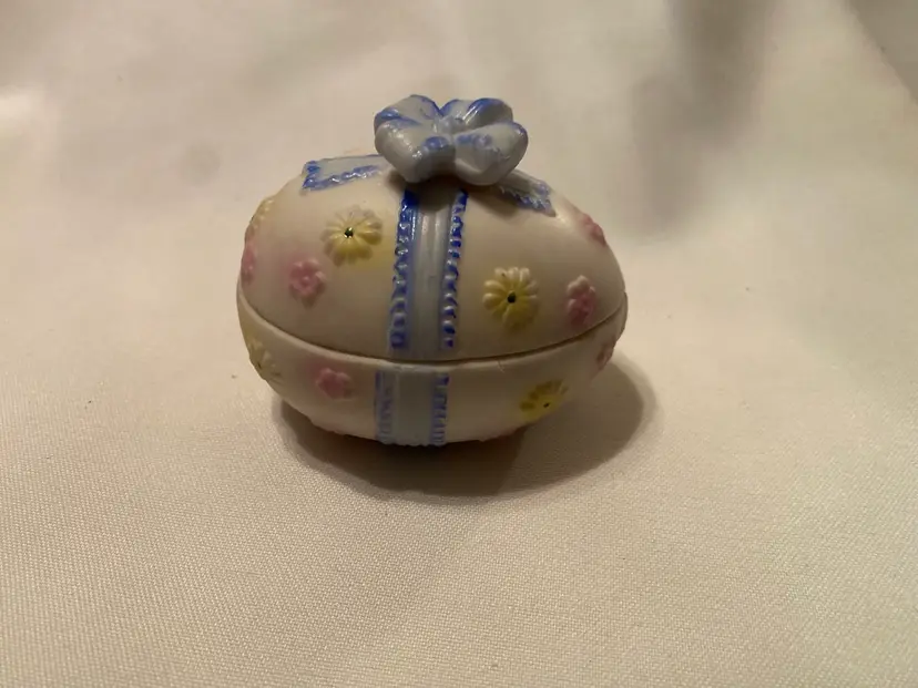 Beautiful Lefton Decorated Spring Easter Egg Trinket Box Delicate Flowers & Bow!