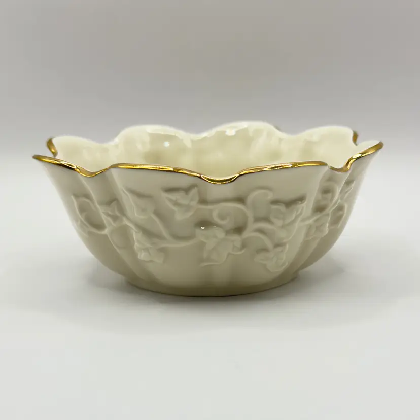 Vintage The China Ivy Trellis Bowl, Ivory Porcelain Bowl with 24k Gold Trim, Floral Embossed Design, By Lenox, Made In China, MPN 0S32