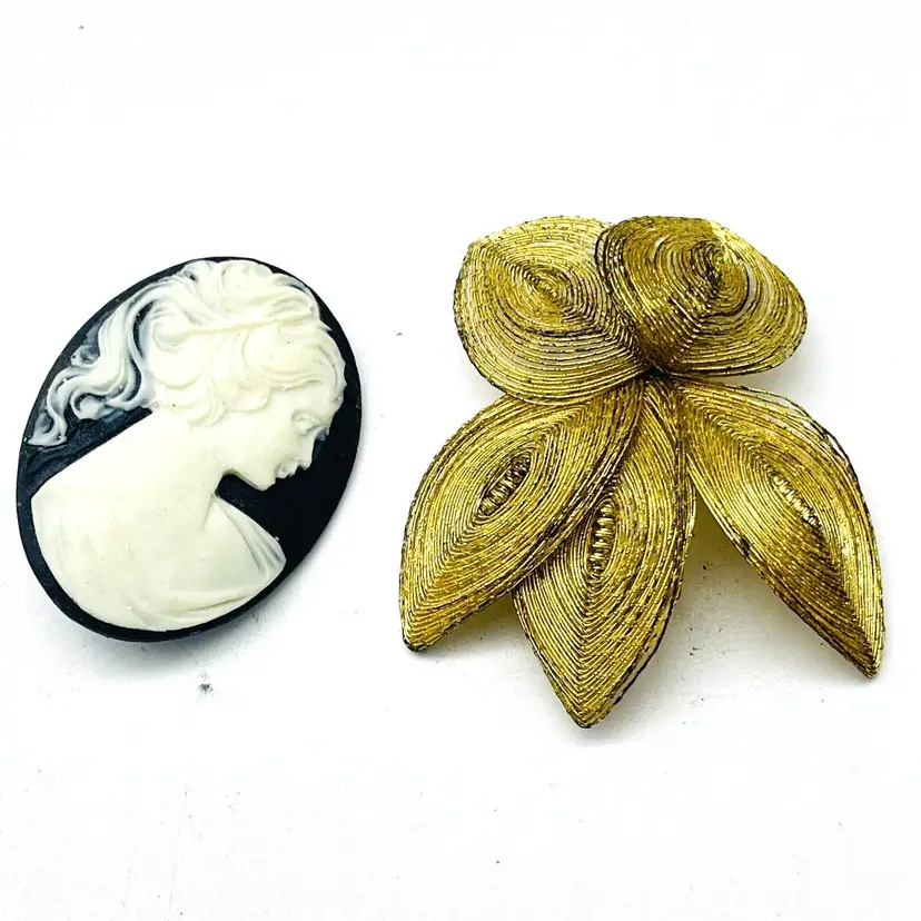 Brooch Lot of 2 Black White Cameo and Gold Tone Mesh Leaves 17471