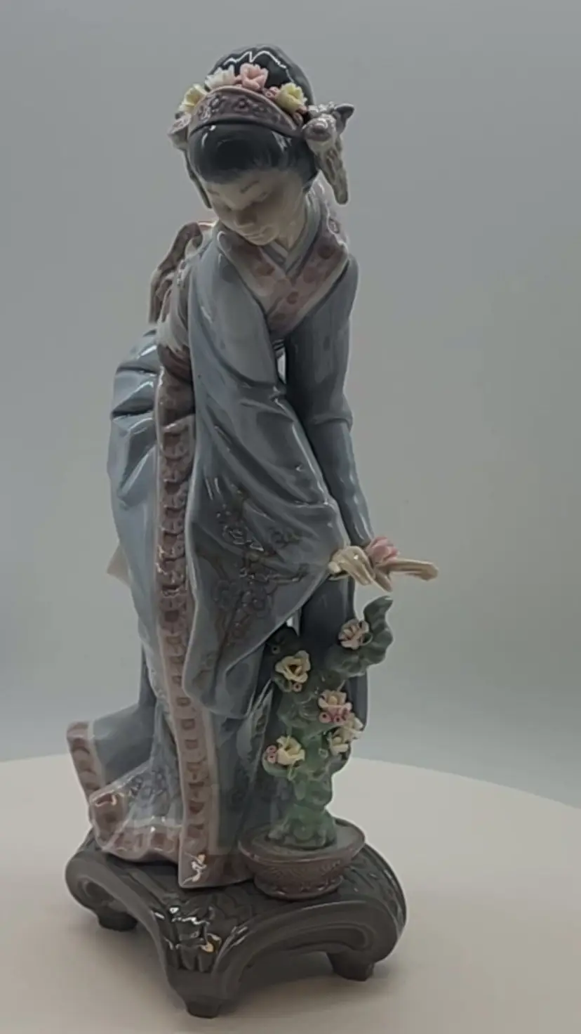 Vintage Lladro 1449 Mayumi Japanese Girl Tending to Flowers Porcelain Figure