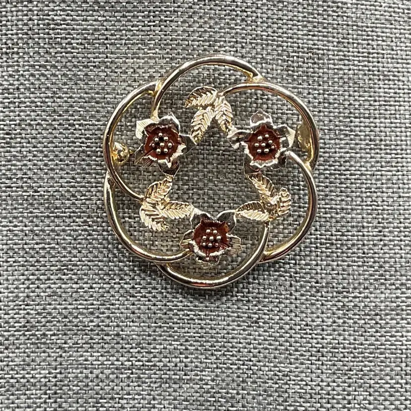 Vintage Sarah Coventry Gold Floral Brooch