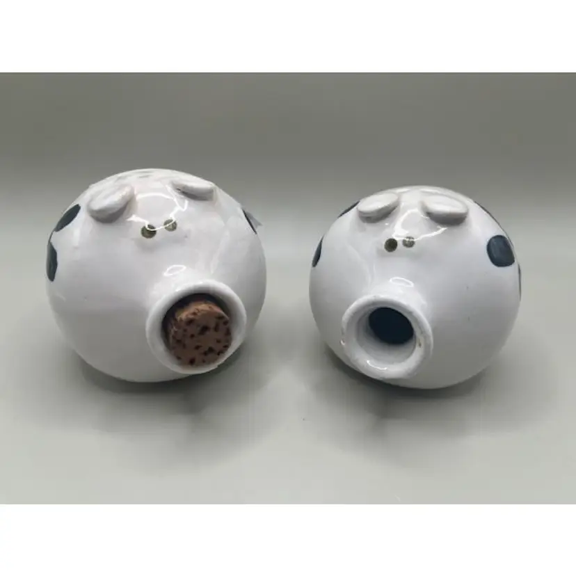 Vintage Cork Nose Pig Salt and Pepper Shakers ~ Ceramic ~ Adorable Farmhouse Decor ~ Missing One Cork
