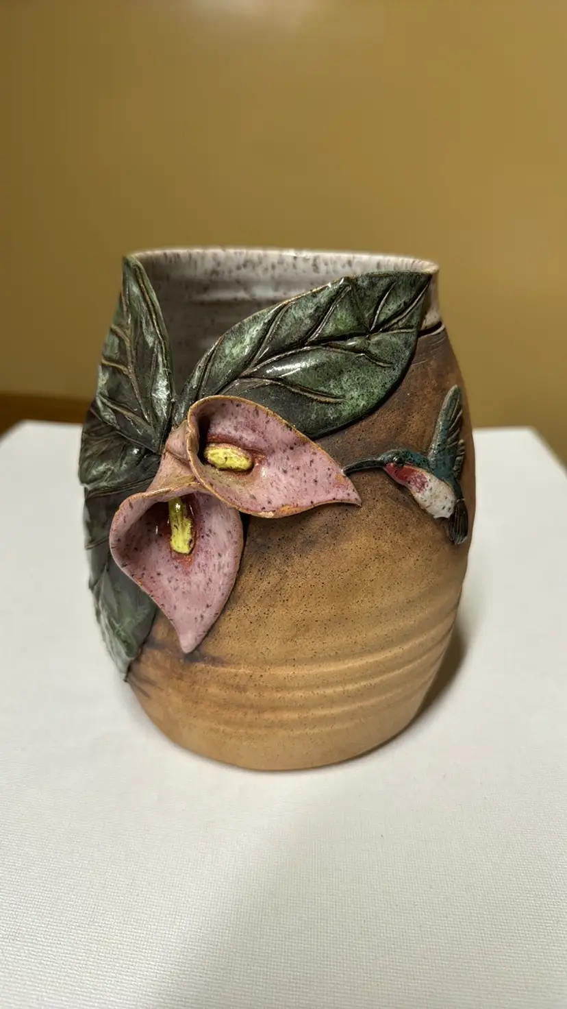 Old Patagonia Pottery Vase Hummingbird and Pink Calla Lily Flowers 6.5” Tall