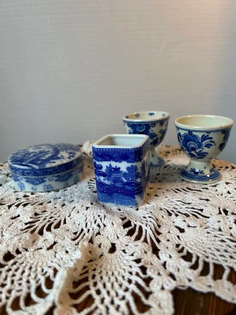4 Pieces Of Small Vintage Blue And White Pottery