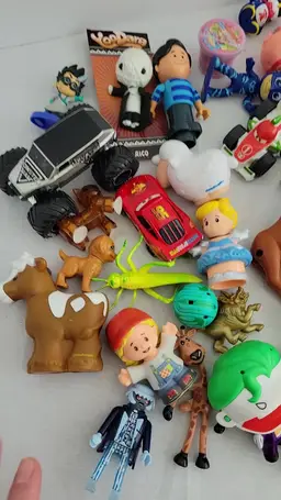 Lot Mixed Toys Figures Starwars Transformers Mickey Garfield Little People More (USB 3 10.17.1)