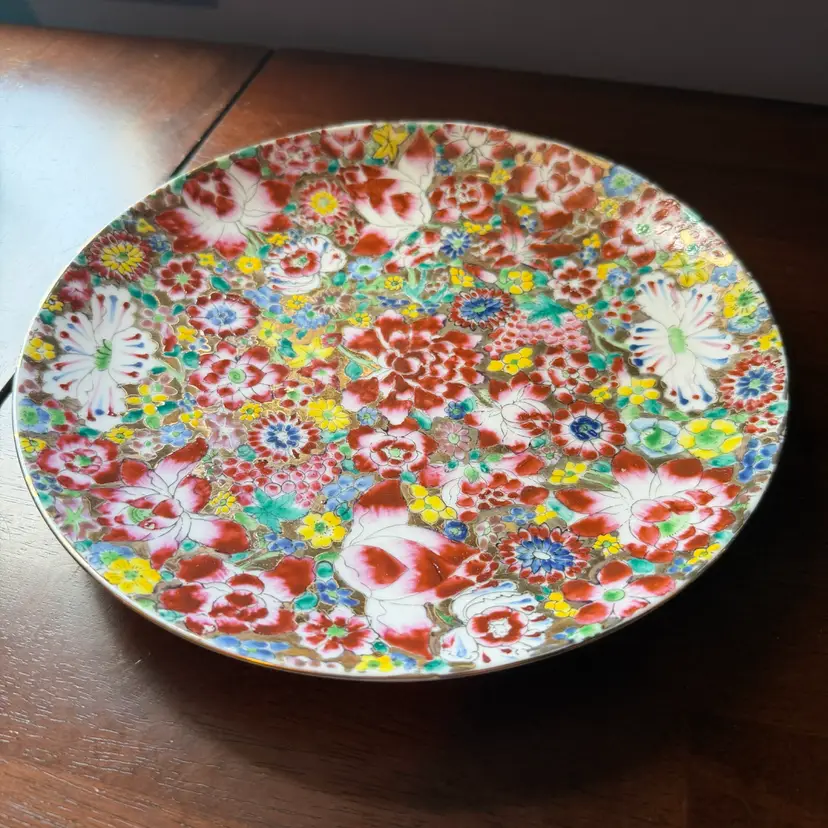 Antique Chinese Qianlong period porcelain plate with mille-fleur floral decoration. 10”