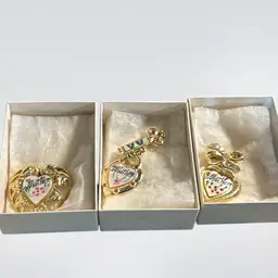 #01 - Pick 1 Mother Brooch