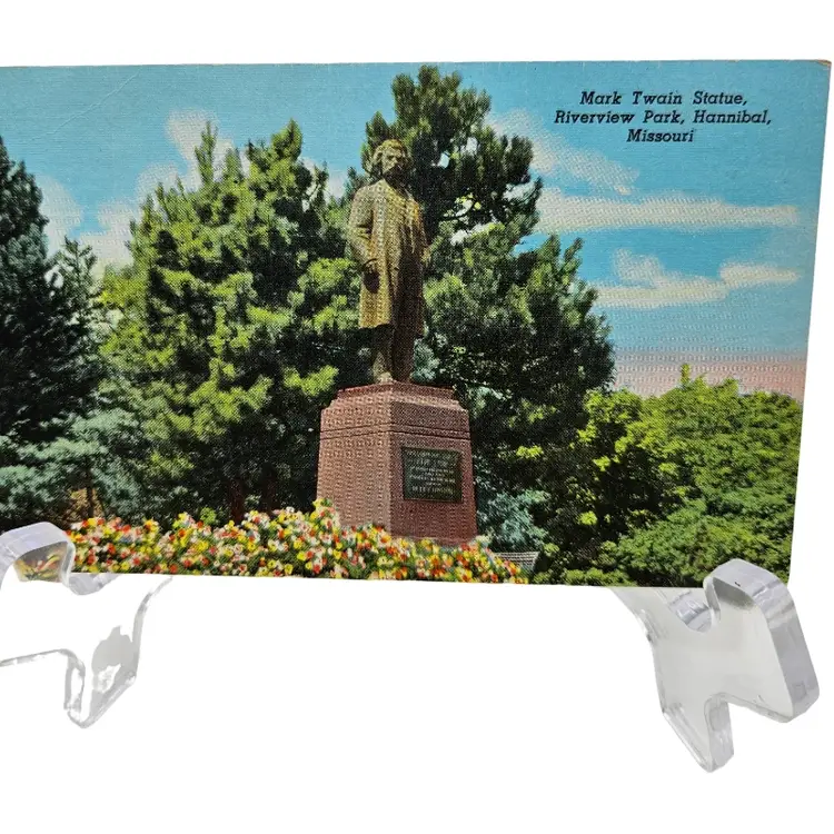 vintage postcard featuring the Mark Twain Statue in Riverview Park, Hannibal MO