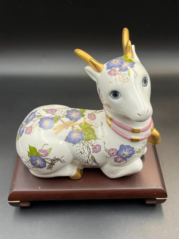 Vintage Franklin Mint- Imperial Deer Of Lasting Affection