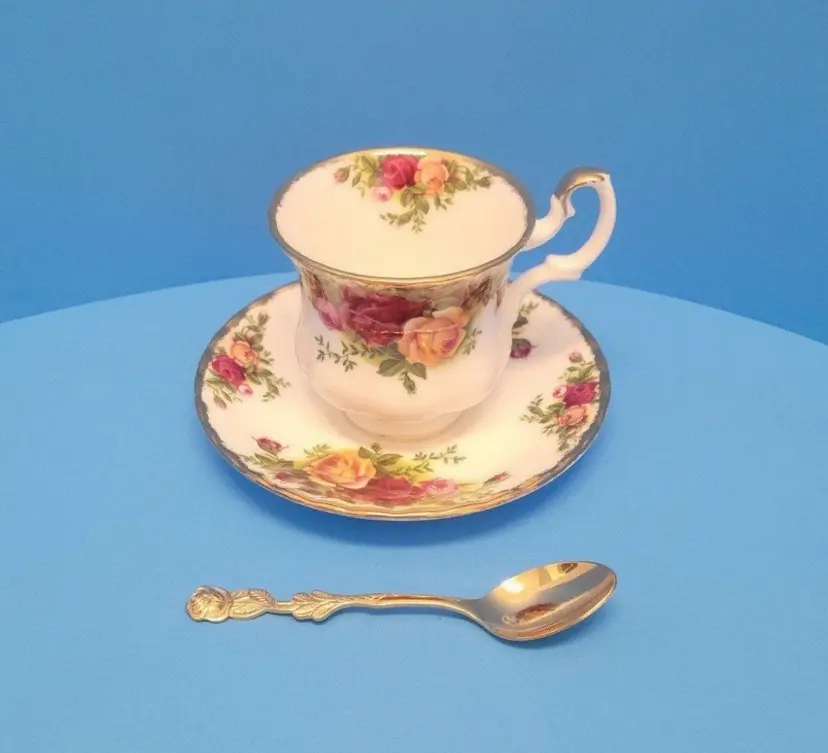 Vintage Royal Albert Teacup Set With Spoon/Old Country Roses/3 Piece Set/Cup/Saucer/Spoon/Floral Teacup/Gold Trim/Bone China/England/1962