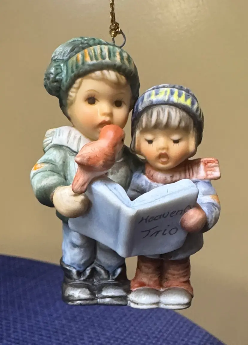 Goebel Berta Hummel Heavenly Trio Ornament Porcelain Vintage 1997 3” tall
