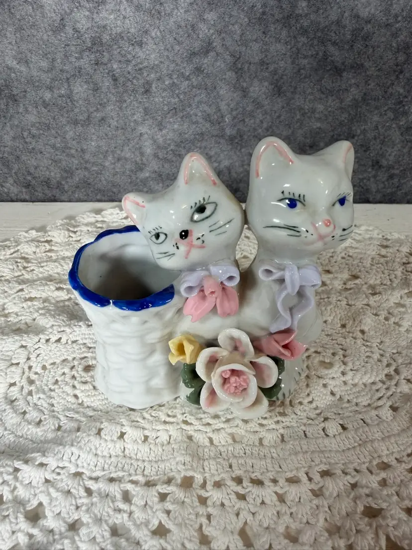 Vintage Double Cat Planter β Mid Century Ceramic Kitty Vase with Applied Flowers