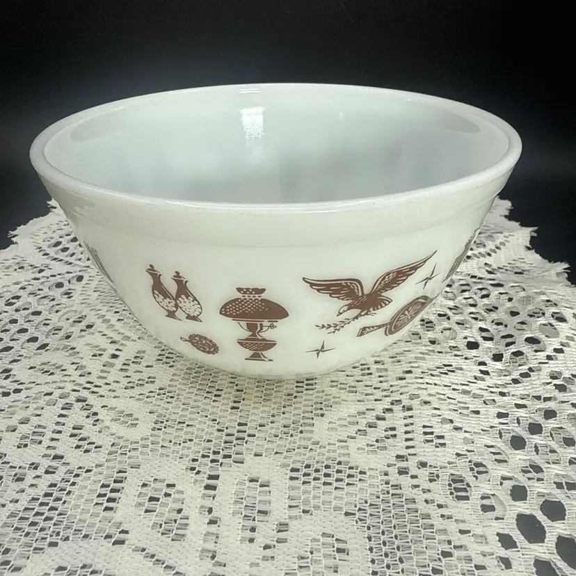 Vintage PYREX “Americana”  Mixing Bowl 1.5 quart