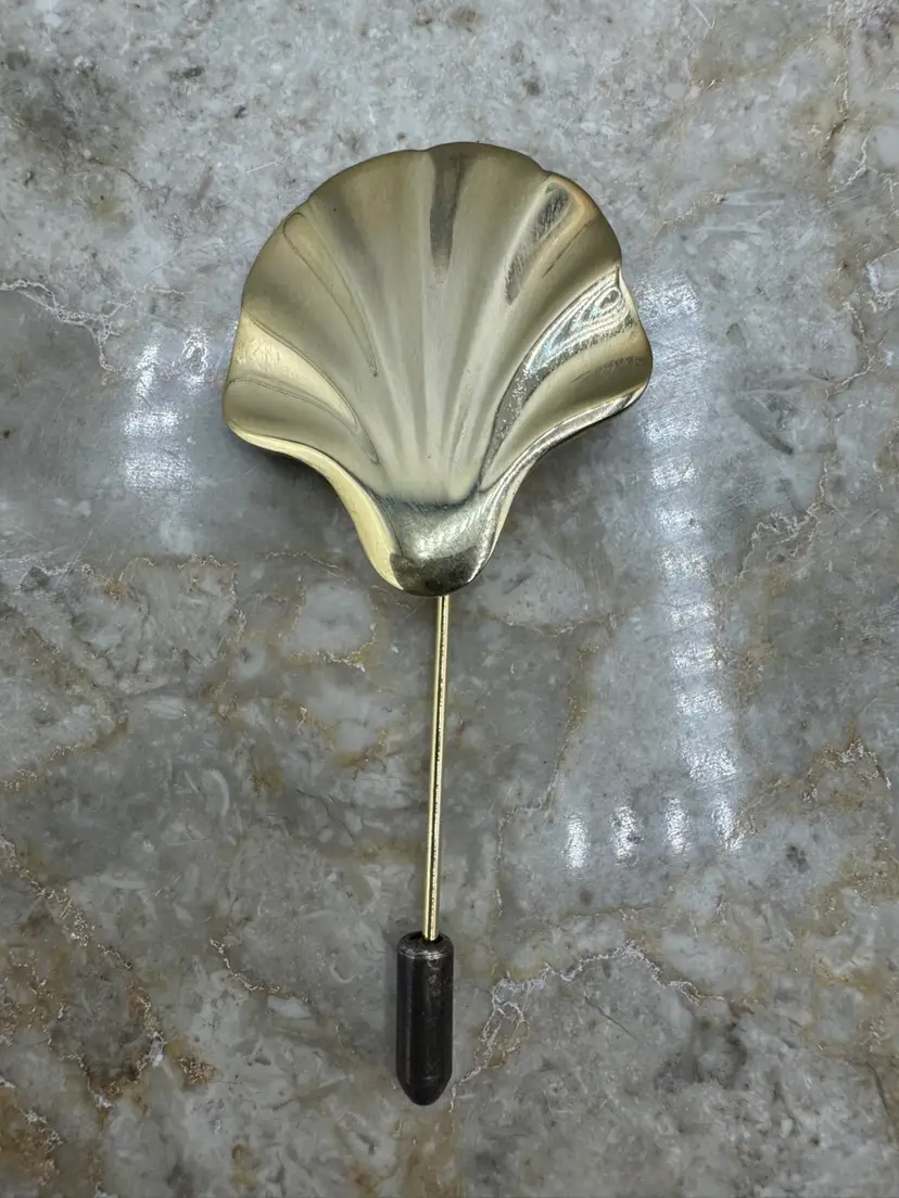 Vintage Gold Tone Shell Stick Pin