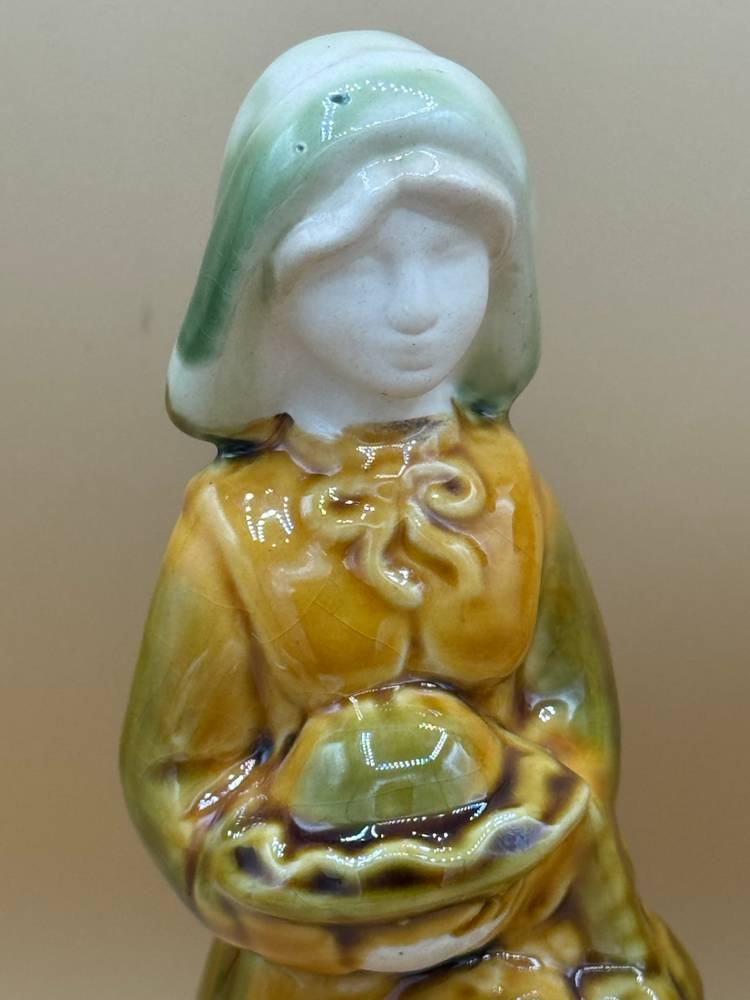 Vintage Ceramic Pilgrim Pair