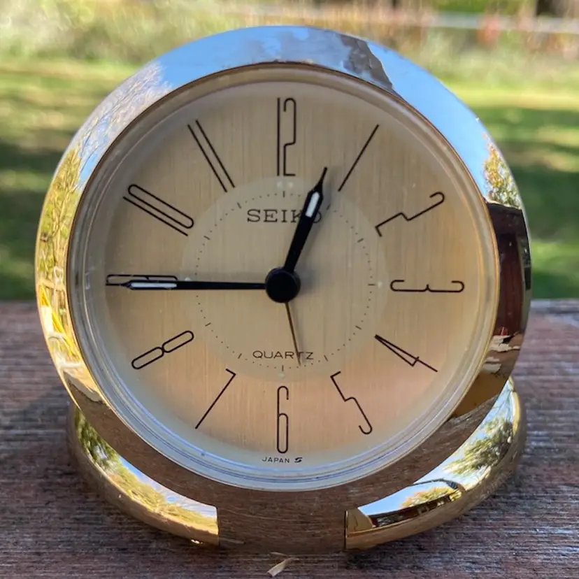 Seiko Folding Travel Alarm, Quartz Clock. Gold Tone. Working. Re: QQQ155G.  CAL: 27506. Japan. 3”w x .75”h.