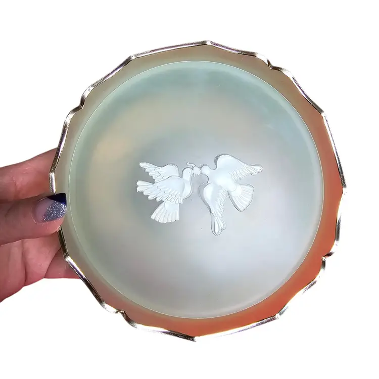 VINTAGE 1960S MID-CENTURY MODERN 'EMPTY' RAPTURE BEAUTY DUST POWDER PUFF CONTAINER WITH DECORATED LID. 5.5" IN DIAMETER  2.5 " IN HEIGHT #TD600228