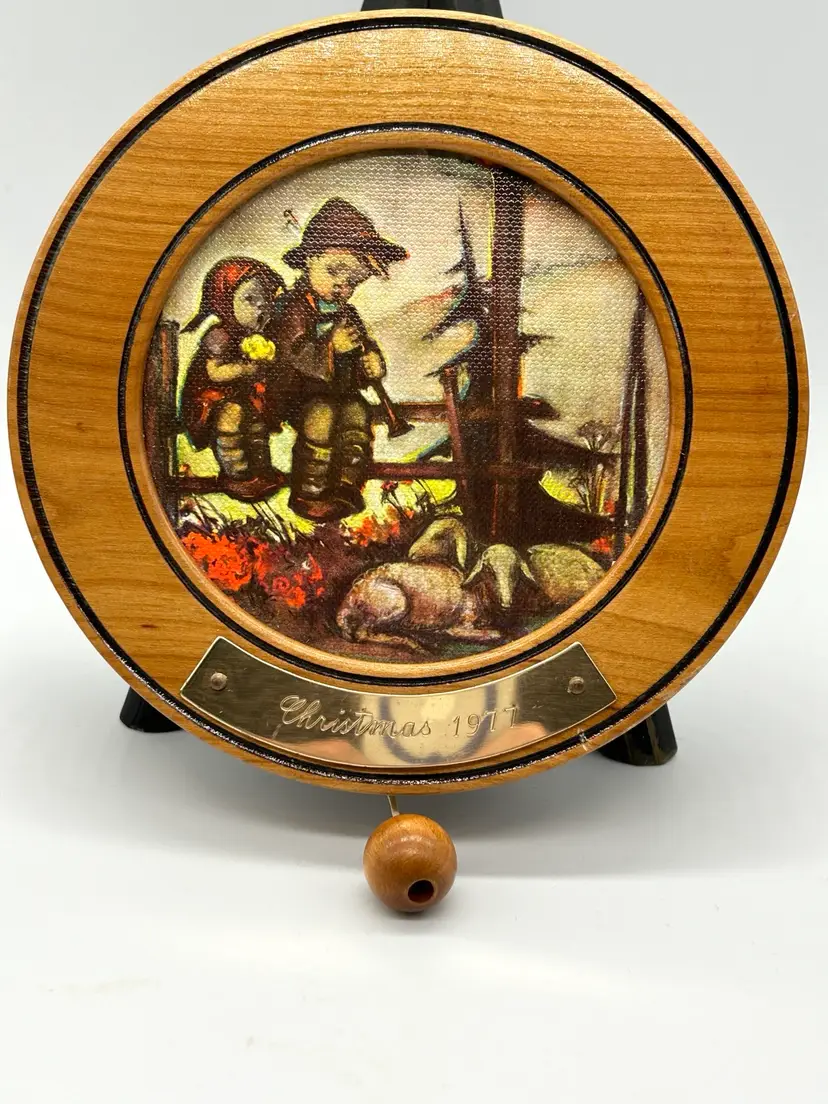 Vintage 1977 Christmas West Germany Music Wall Hanging
Edle Reuge Wood frame 