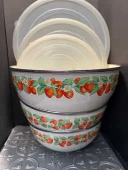 Vintage Strawberry Kobe Kitchen Enamelware Mixing Bowls with original lids/Nesting Bowls/Made in Japan/Retro Strawberry