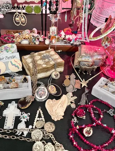 ✨ Jewelry!! Still Have Lots Of Brooches Available ✨