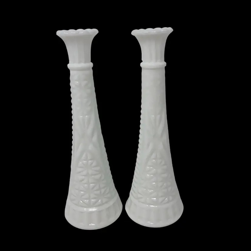 Set Of 2! Vintage Stars And Bars Milk Glass Vases! 9” Tall!