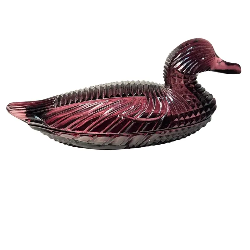 085. L G Wright Atterbury Amethyst Purple Pressed Glass Duck