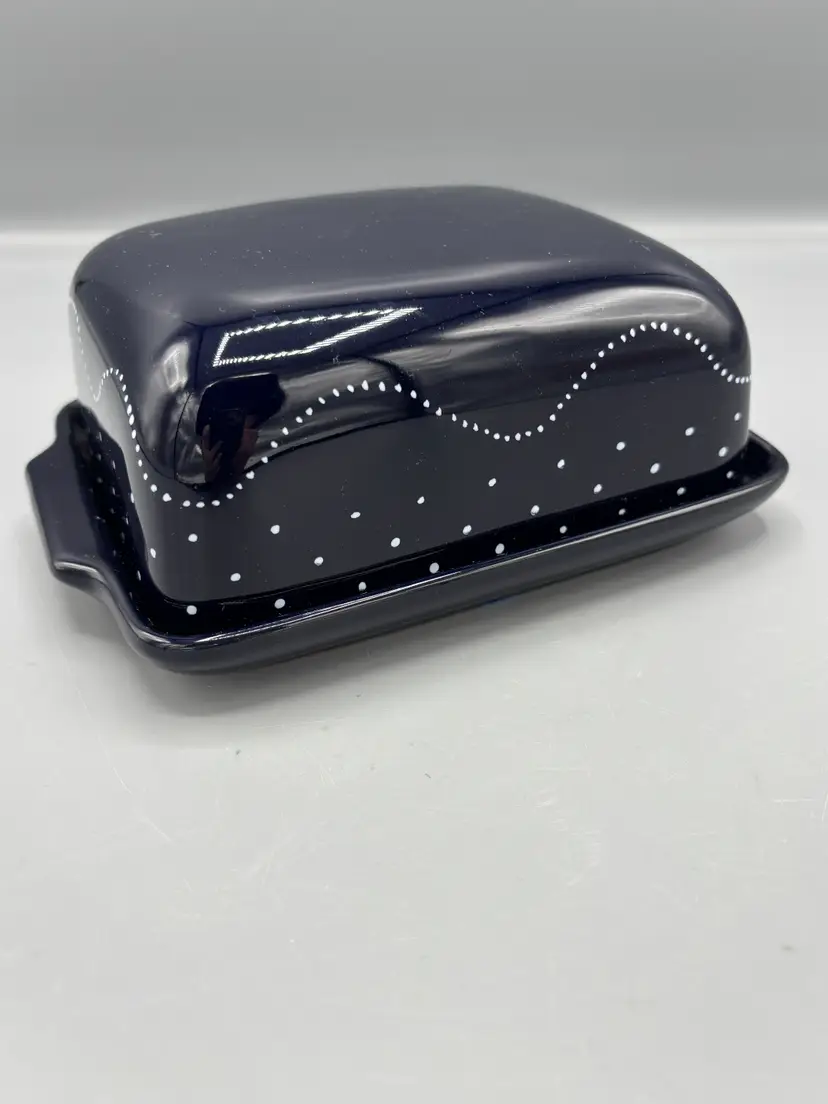 Ceramic covered butter or cheese dish