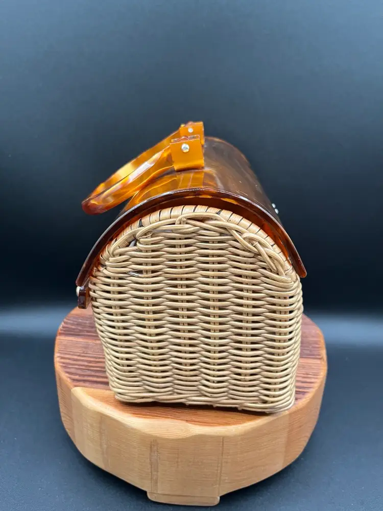 Vintage Italian Marcus Brothers Wicker Handbag with Butterscotch Lucite Curved Top and Handle 9”👜