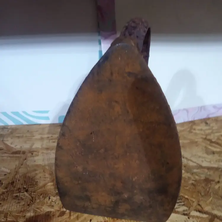 Vintage Cast Iron Sad Iron (Rusty / Rustic)
