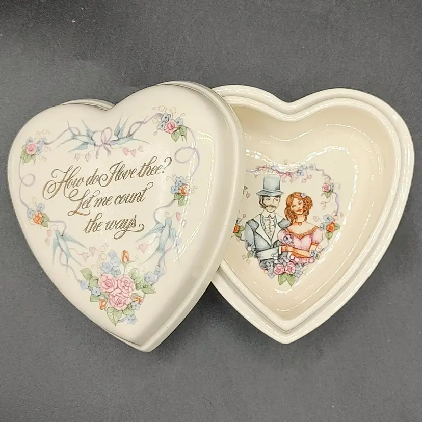1980 Wedgwood Valentine's Day Jewelry Trinket Box