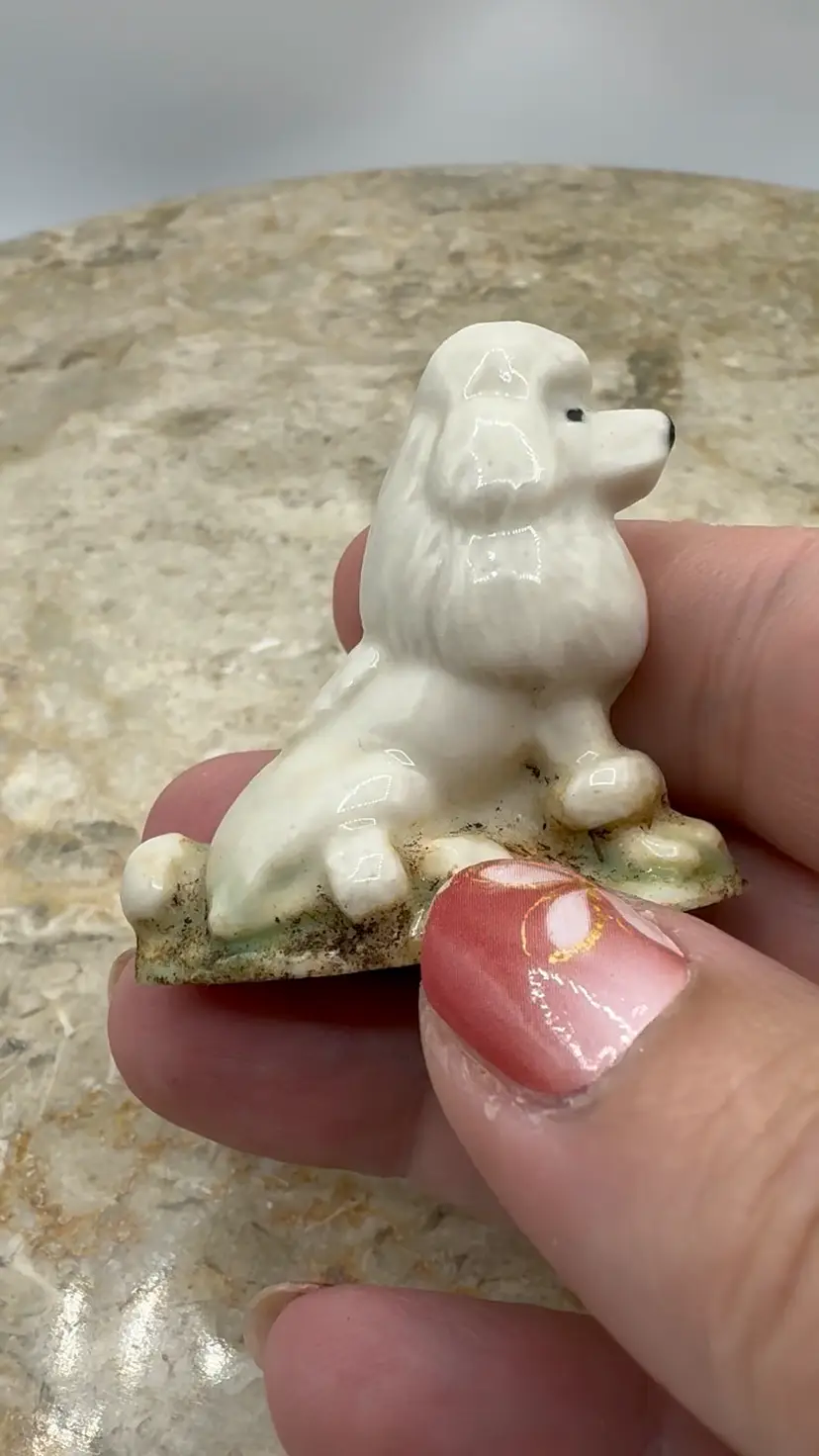 Wade England 1967-1973 Red Rose Tea White Poodle Miniature Figure