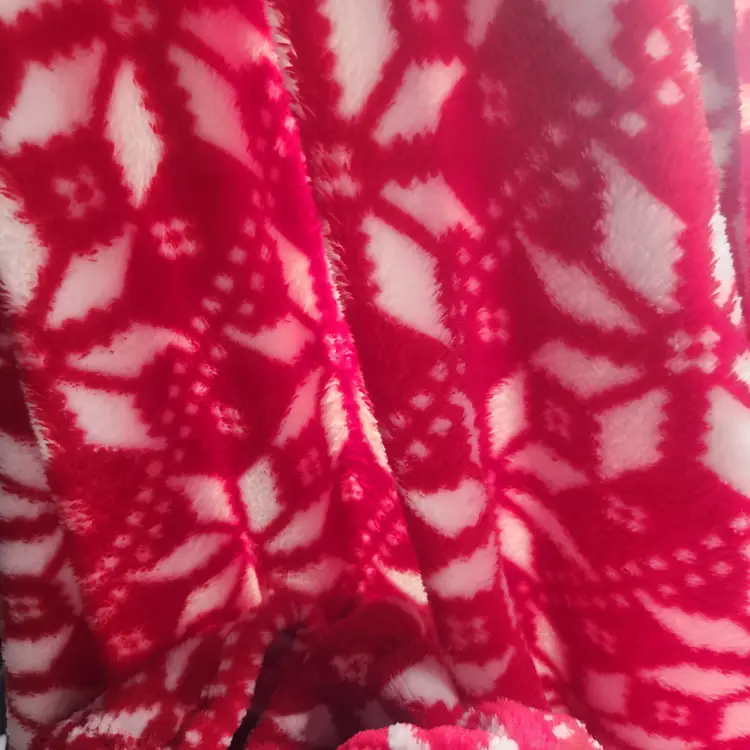 The Big One Fleece Throw Blanket Red White Snowflake Super Soft Cozy 5 ft x 6 ft