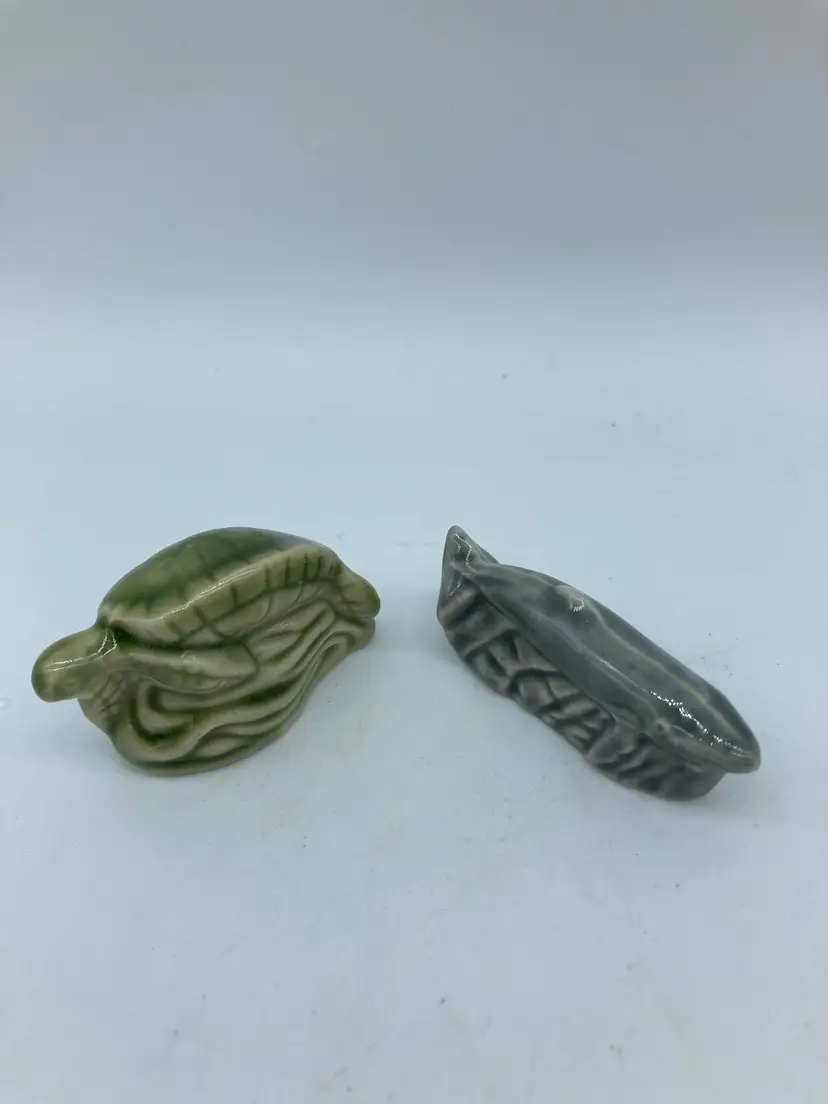 1992 Wade Red Rose Tea Endangered Animal Figurines of a Humpback Whale and a Sea Turtle