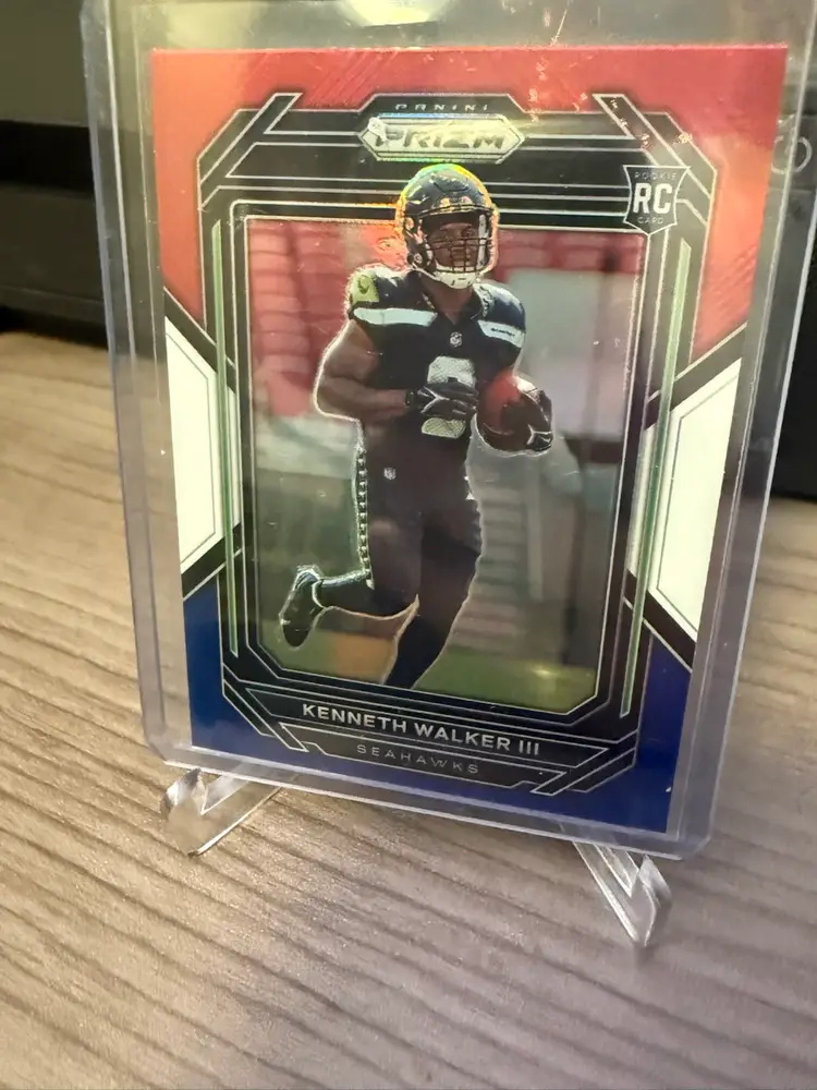 Kenneth Walker 2022 Panini Prizm Red, White And Blue RC.