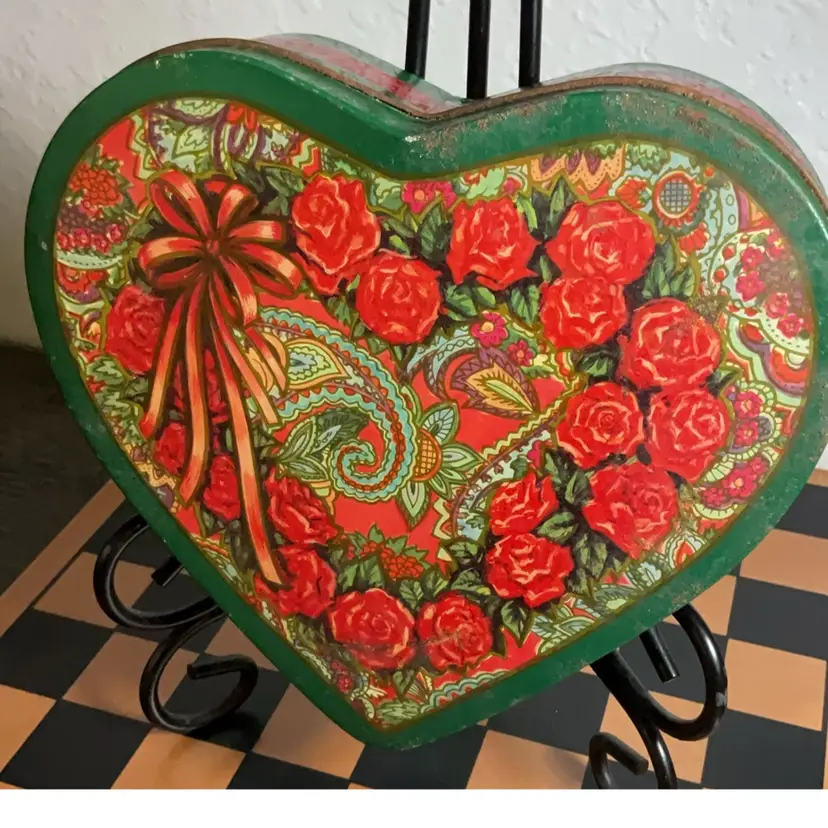 Rose & Paisley Heart Tin