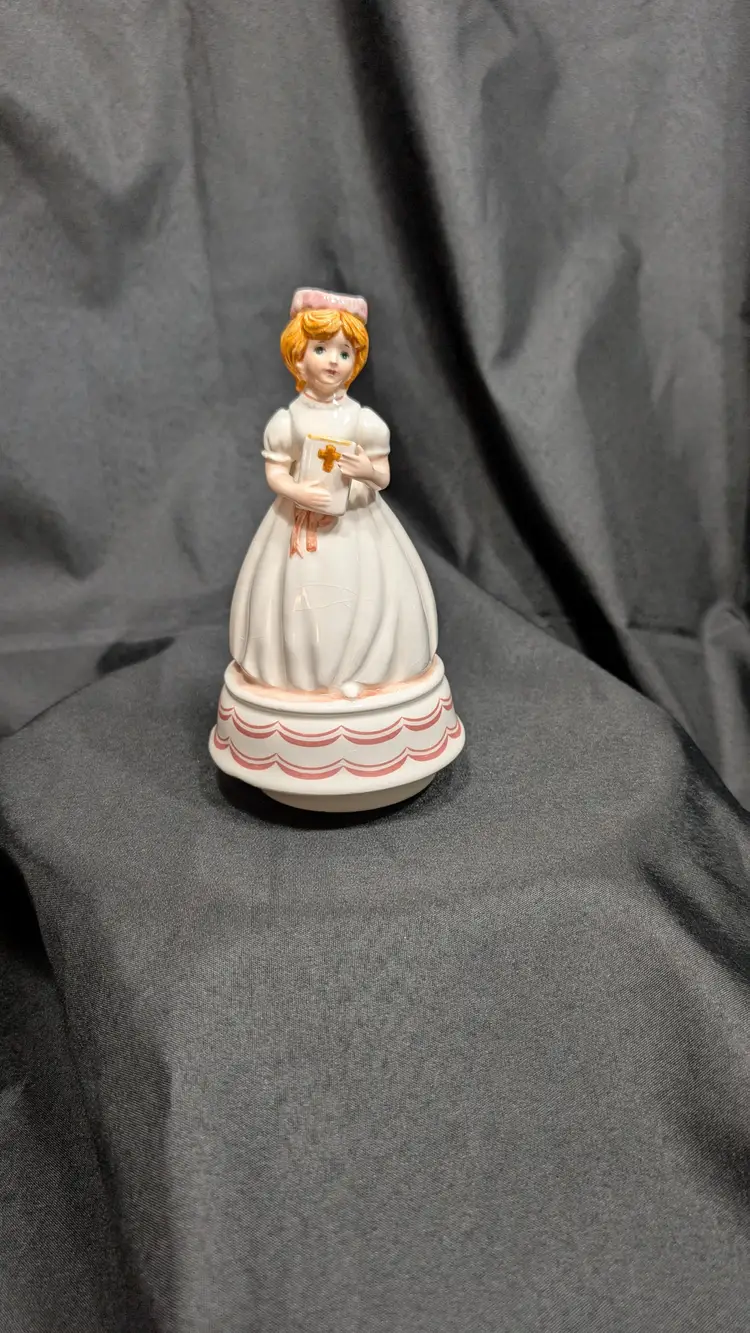 1983 Musical Japan Porcelain figurine Girls with Bible