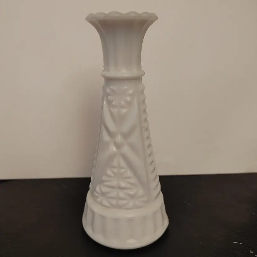 Anchor Hocking Stars & Bars milk glass bud vase. Vintage. 6 inches high. No chips or cracks.