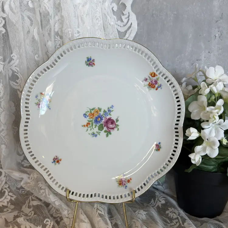 Reticulated Floral Porcelain Plate Bavaria – Gold Trim, Scalloped Rim, Shabby Chic, 1950s Germany (0064-25)