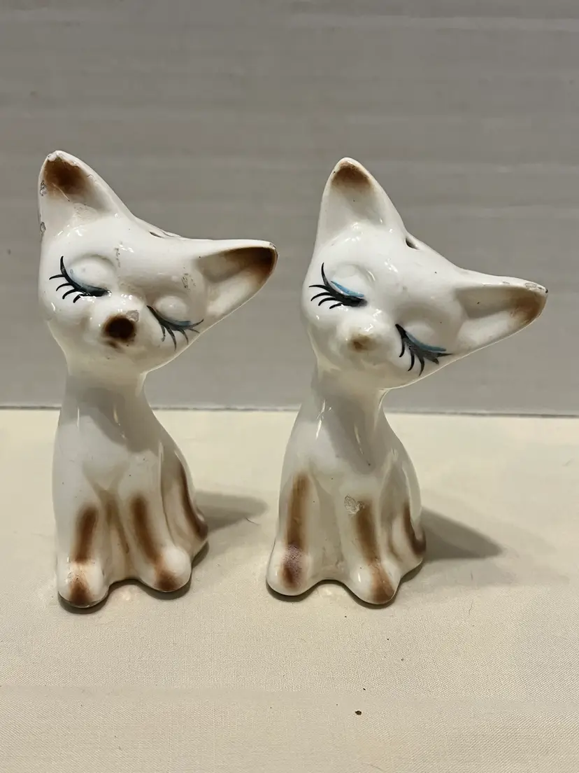 vintage siameese cat salt and pepper shakers
