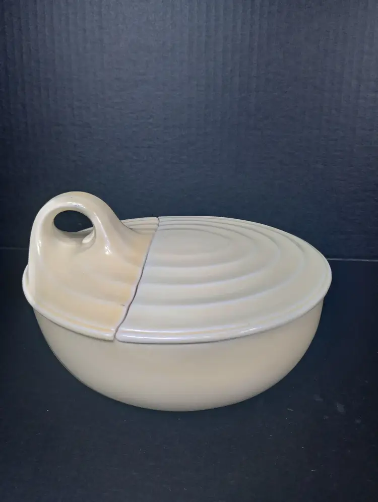 Vintage Rare Lidded Refrigerator Hall style dish circa 1930s to 1940s era.